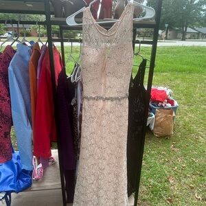 Elegant Lace Evening Dress in Cream